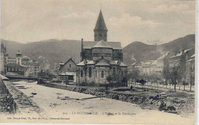 Photo historique de la ville de La Bourboule et du cours deau de la Dordogne