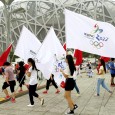 De jeunes chinois défilent pour que Pékin organise les JO d'hiver 2022