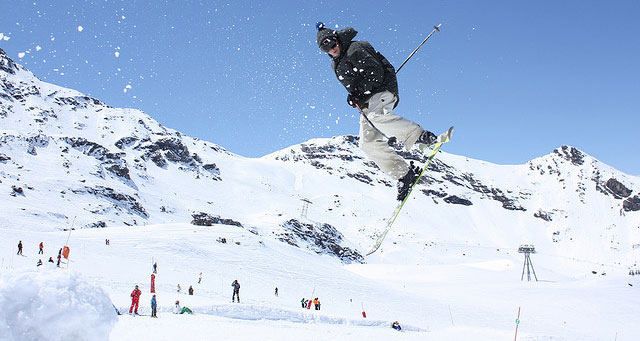 Ski freestyle via Flickr : Tim Hanssen